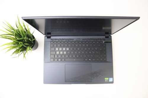Gigabyte AORUS 16X (2024) Gamer notebook -  i7 14650HX 16GB RAM 1TB SSD RTX 4070 8GB Win11 garanciával hibátlan működéssel  - használt