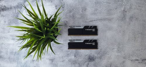16GB (2x8) G.Skill Trident Z RGB 4266MHz DDR4 memória garanciával hibátlan működéssel - használt