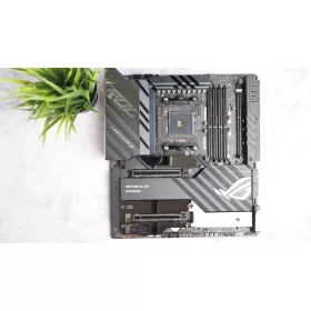   Asus Crosshair VIII Extreme Wifi alaplap garanciával hibátlan működéssel - használt