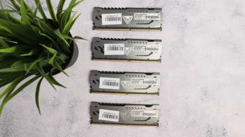 32GB Patriot Viper DDR4 4400MHz memória garanciával hibátlan működéssel - használt