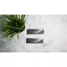   32GB Corsair Vengeance RGB DDR4 4000MHz memória garanciával hibátlan működéssel - használt