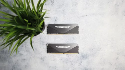32GB Corsair Vengeance RGB DDR4 4000MHz memória garanciával hibátlan működéssel - használt